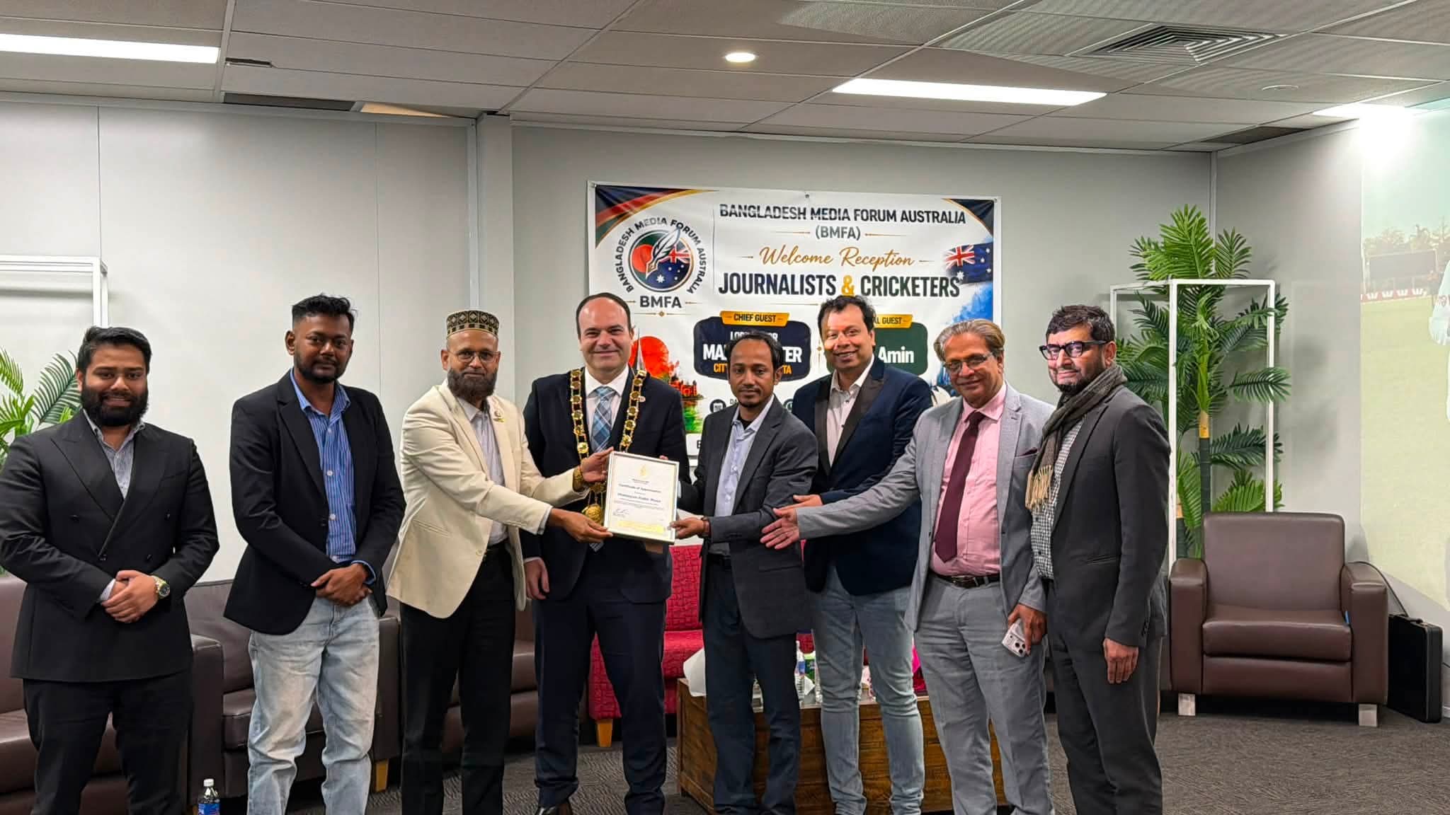 সিডনিতে বাংলাদেশি ক্রীড়া
সাংবাদিকরা সংবর্ধিত