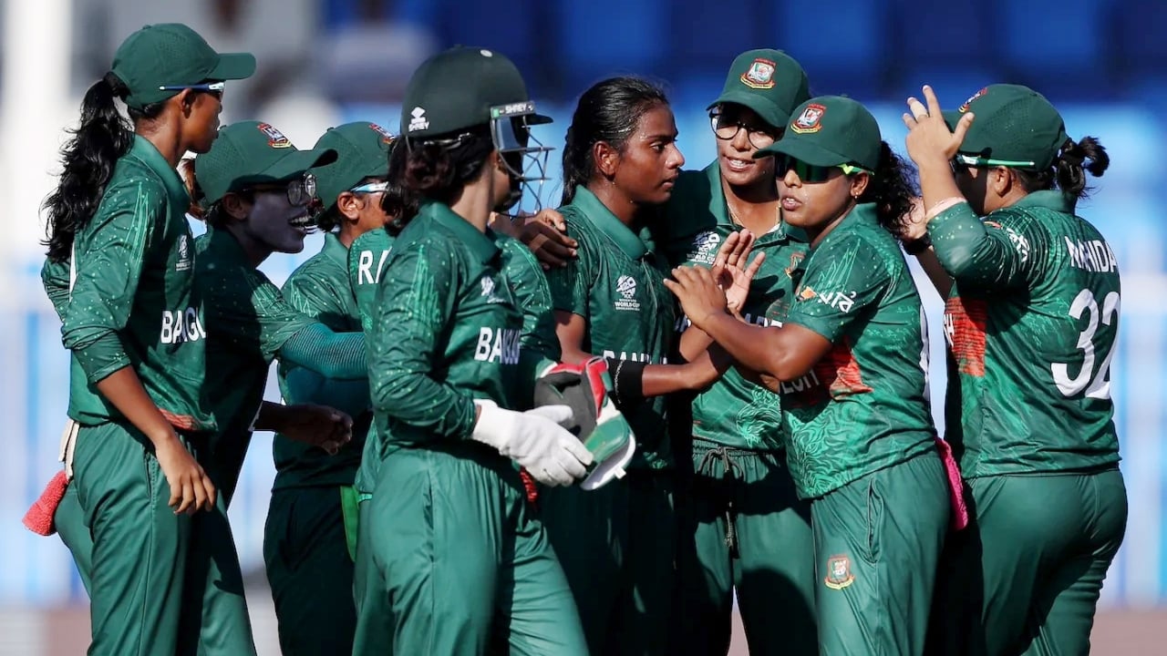 টিভির পর্দায় বাংলাদেশ-ইন্দোনেশিয়া নারীদের লড়াইয়ের সঙ্গে বার্সেলোনার ম্যাচ 