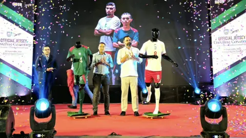 ফুটবল দলের অফিসিয়াল নতুন জার্সি উন্মোচন