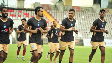 ছয় ফুটবলারকে বাদ দিলেন কোচ ডুলি