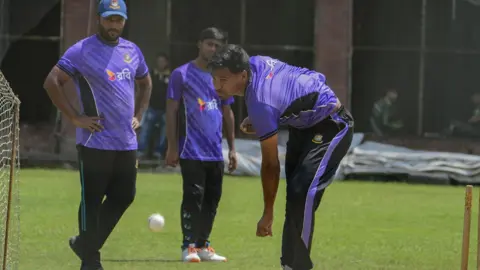 স্বর্ণজয়ের লক্ষ্যে ঘাম ঝরাচ্ছেন ক্রিকেটাররা