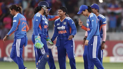 শ্রীলঙ্কাকে হারিয়ে অষ্টম শিরোপা জিতল ভারতীয় মেয়েরা
