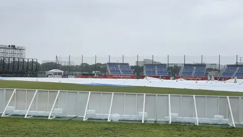 নাগোয়ায় বৃষ্টিতে আটকে ক্রিকেট আনন্দ!

