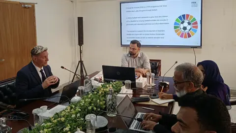 স্কুল পর্যায়ে ফুটবলের প্রসারে ক্রীড়া মন্ত্রণালয়-ফিফার যৌথ উদ্যোগ