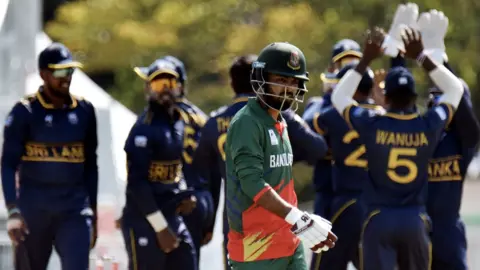 পদক হারিয়ে শূন্য হাতে ফিরছে ক্রিকেটও!