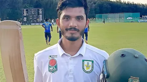 ছিটকে গেলেন মুমিনুল, ডাক পেলেন অমিত 