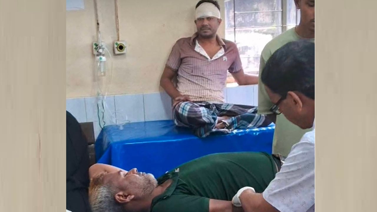 চাঁদা না পেয়ে দুই ব্যবসায়ীকে কোপালো শ্রমিকদল নেতা