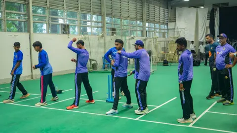 সাকিবের বিকল্প খুঁজছি: মুশতাক