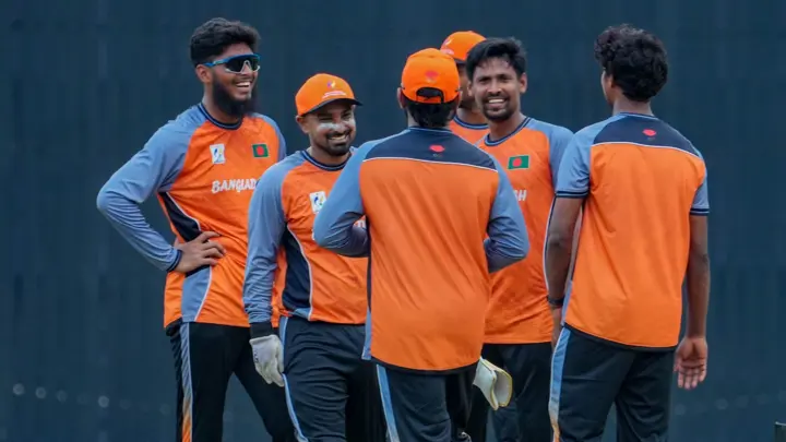 মাঠে না নেমেই সেমিফাইনালে বাংলাদেশ
