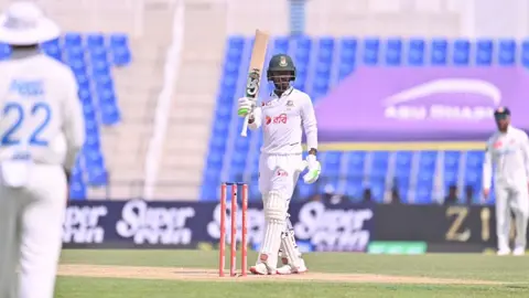 উড়ন্ত শুরু বাংলাদেশের  
