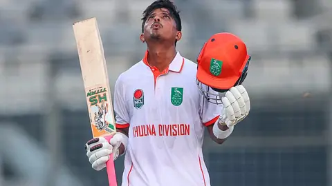 একই দিনে পাঁচ ব্যাটারের সেঞ্চুরি 
