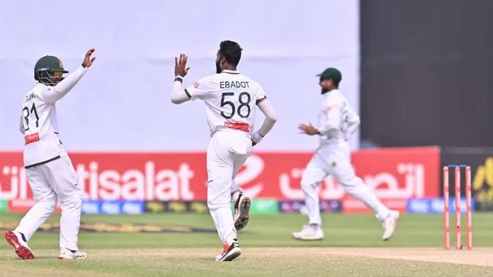 রোমাঞ্চের অপেক্ষায় আবুধাবি টেস্ট