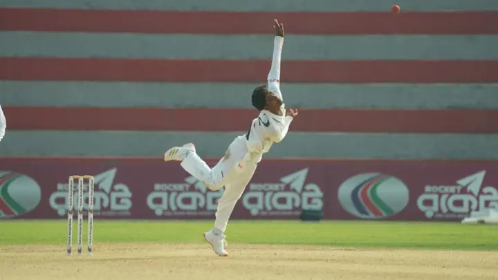 কালামের সেঞ্চুরির পর হোসাইনের ৪ উইকেট