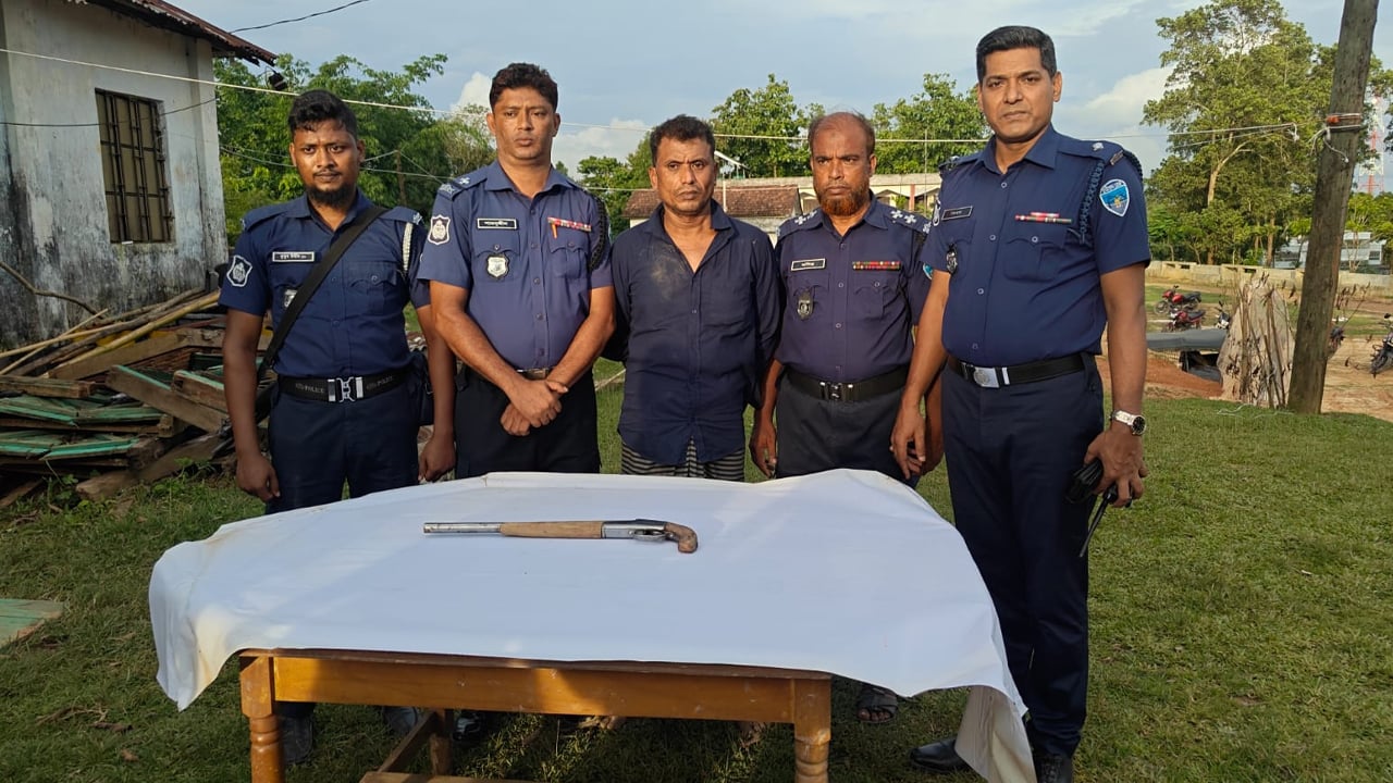 রামুর আলোচিত কইল্যা ডাকাত অস্ত্রসহ আটক