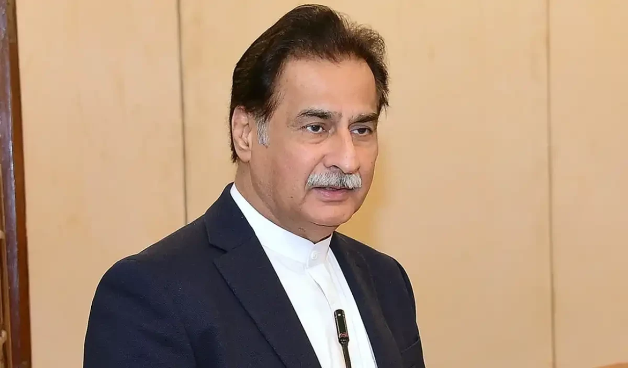 খালেদা জিয়ার জানাজায় যোগ দিতে ঢাকায় পৌঁছেছেন পাকিস্তানের স্পিকার