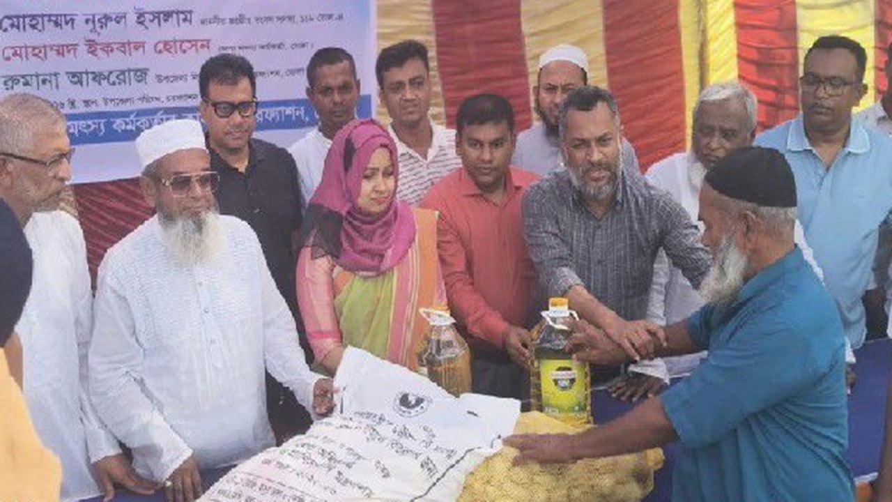 চরফ্যাশনে দুই হাজার জেলে পেলেন খাদ্য সহায়তা