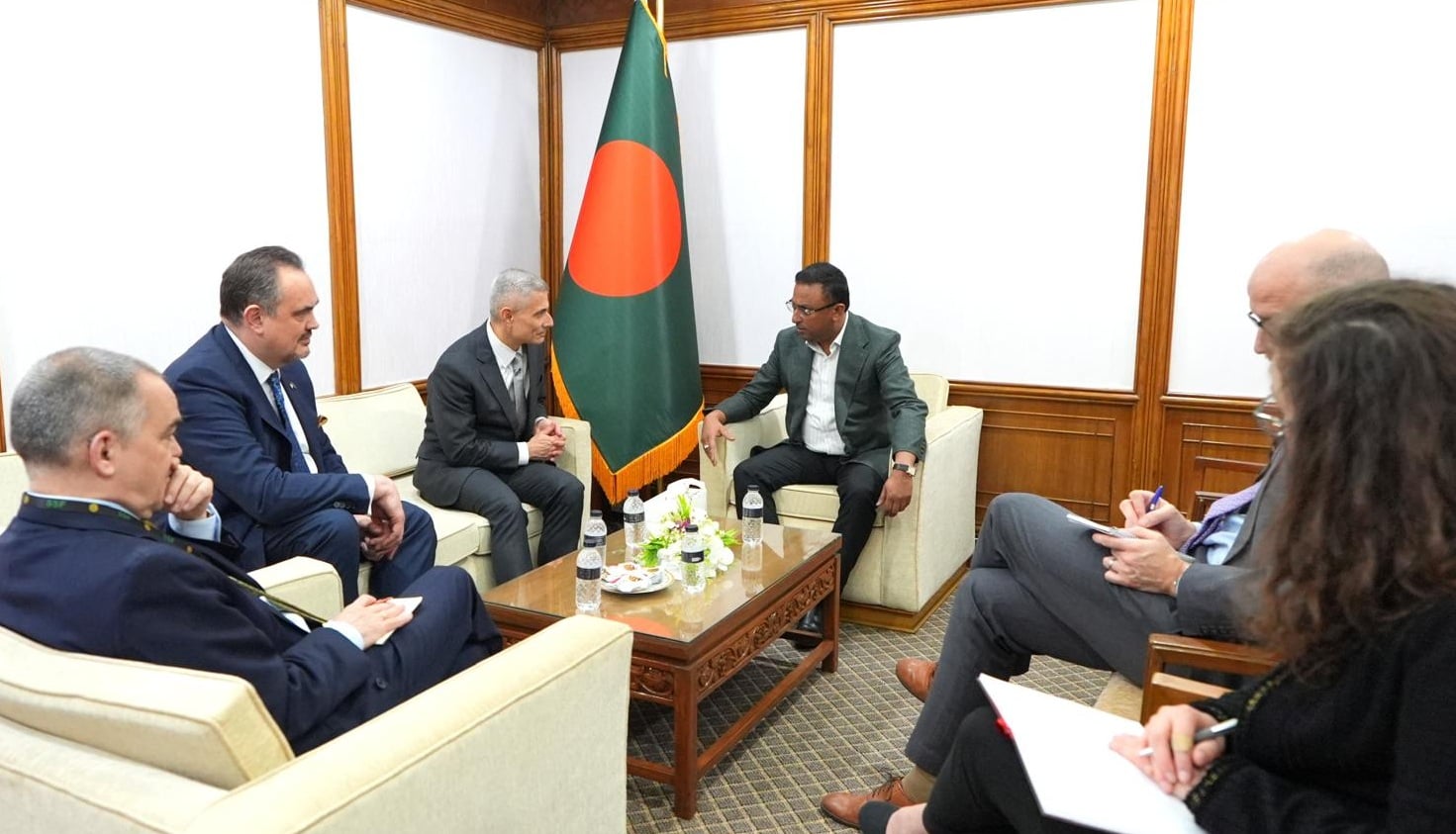 পররাষ্ট্র উপদেষ্টা সঙ্গে যুক্তরাষ্ট্রের অ্যাসিস্ট্যান্ট সেক্রেটারির সৌজন্য সাক্ষাৎ