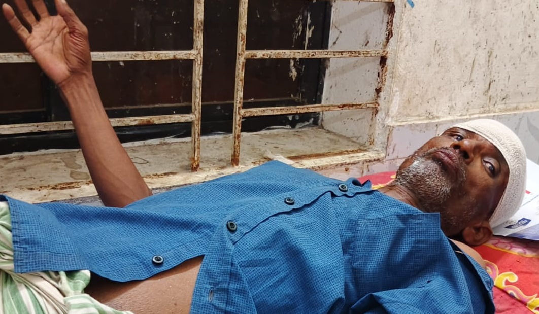 আমার দেশ বদরগঞ্জ প্রতিনিধির ওপর সন্ত্রাসী হামলা, বাড়ি ভাঙচুর