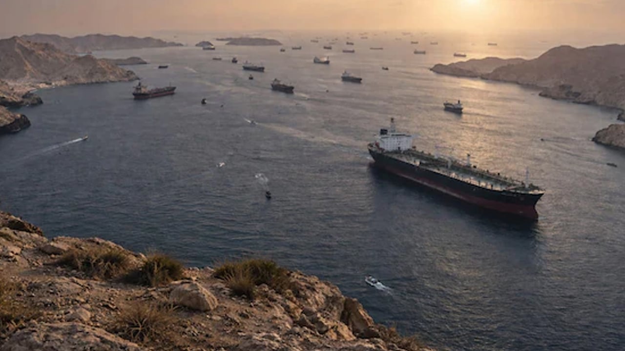 হরমুজ প্রণালি উন্মুক্ত করার ঘোষণা ইরানের