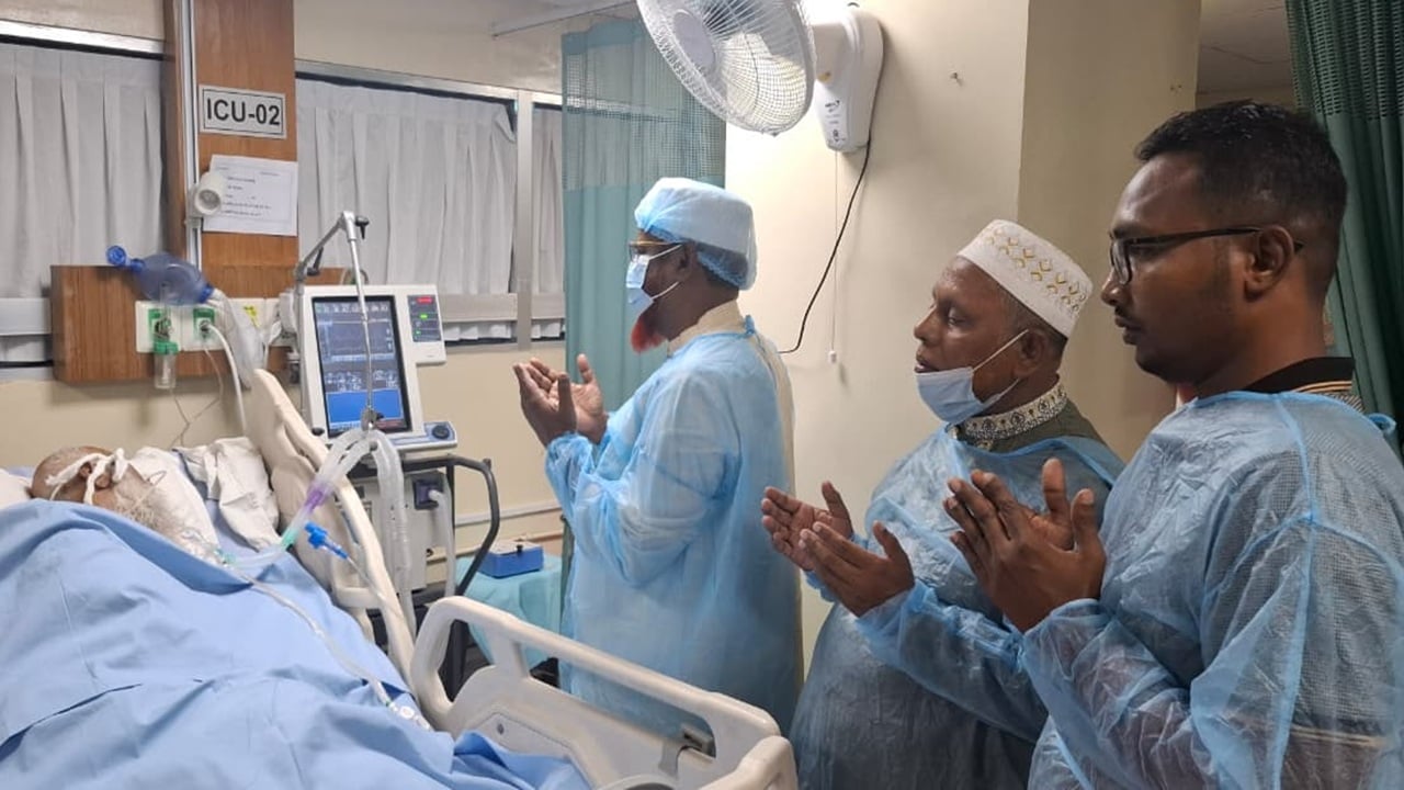 জামায়াত নেতা মোস্তফা কামালকে দেখতে হাসপাতালে গোলাম পরওয়ার