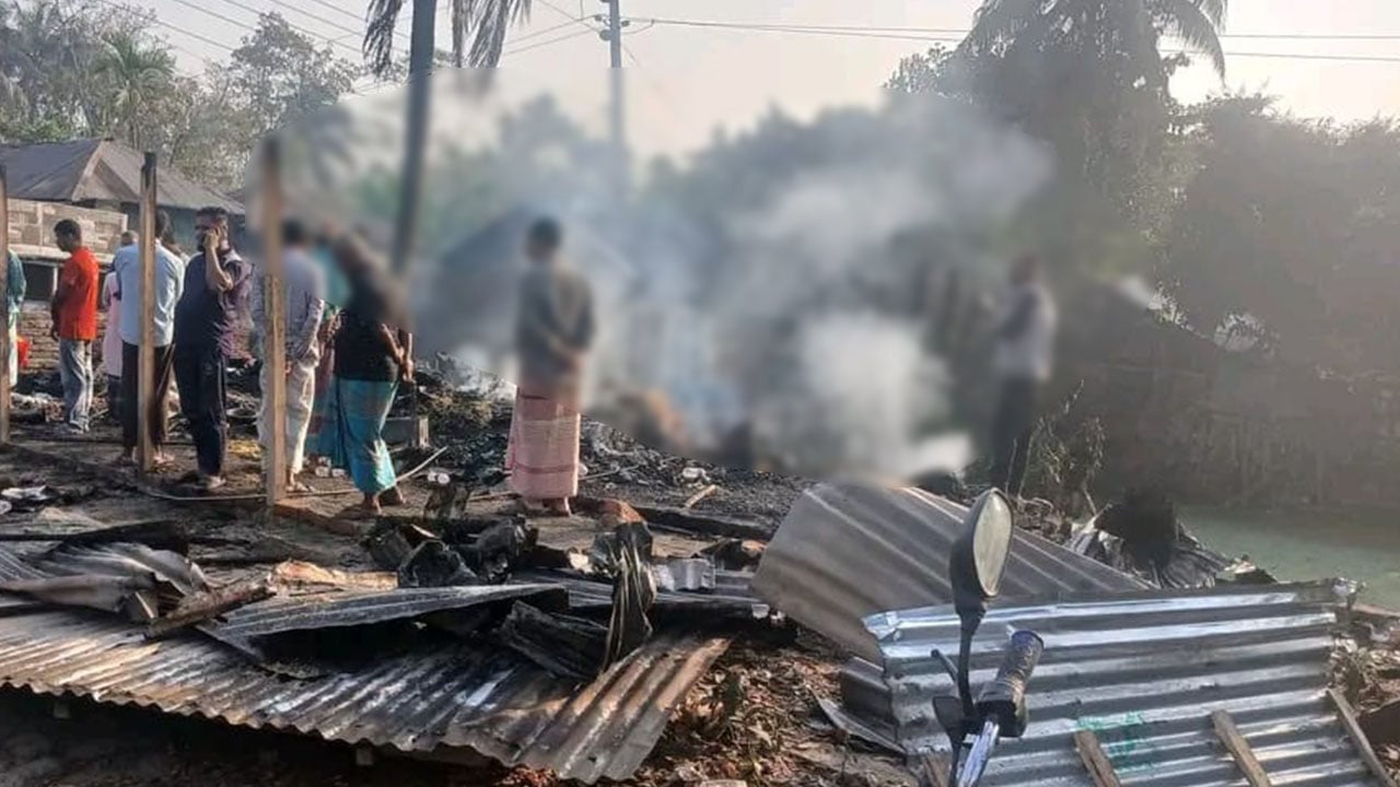 নলছিটিতে মধ্যরাতে ভয়াবহ অগ্নিকাণ্ড, ৬ দোকান ভস্মীভূত