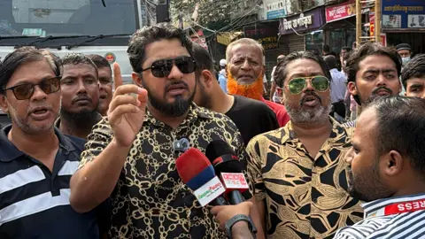 যাত্রাবাড়ী পার্কের চারপাশ দখলমুক্ত করল ডিএসসিসি