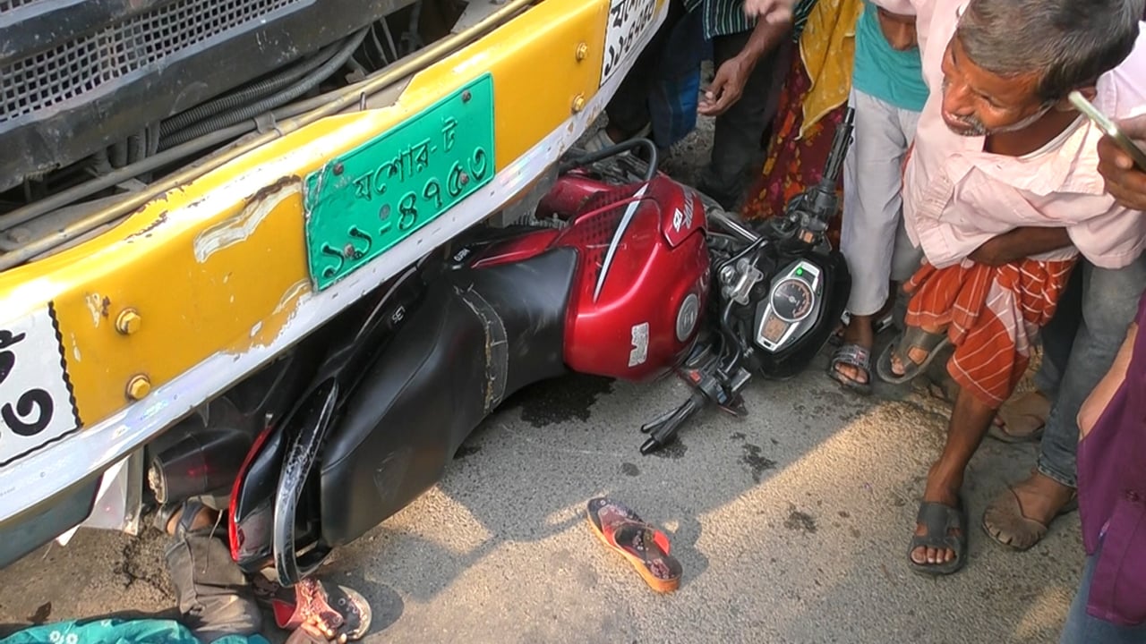 ঝিনাইদহে সড়ক দুর্ঘটনায় এক পরিবারের ৩ জন নিহত