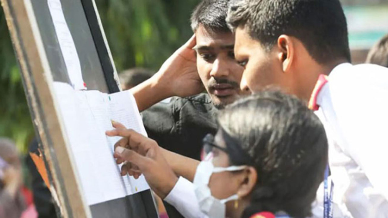 ১১ বোর্ডের পাসের হার ৬৮.৪৫