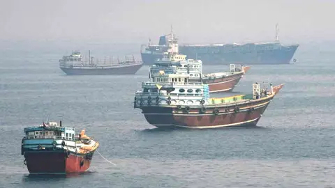 হরমুজে বাণিজ্যিক জাহাজে হামলা, ১২ ভারতীয় নাবিক আহত