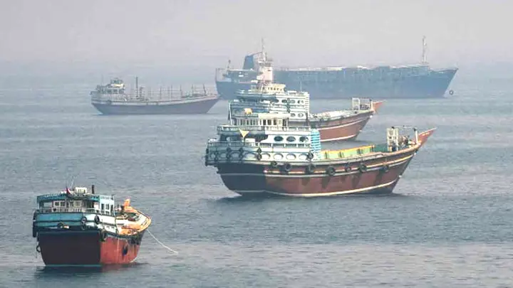 হরমুজে বাণিজ্যিক জাহাজে হামলা, ১২ ভারতীয় নাবিক আহত