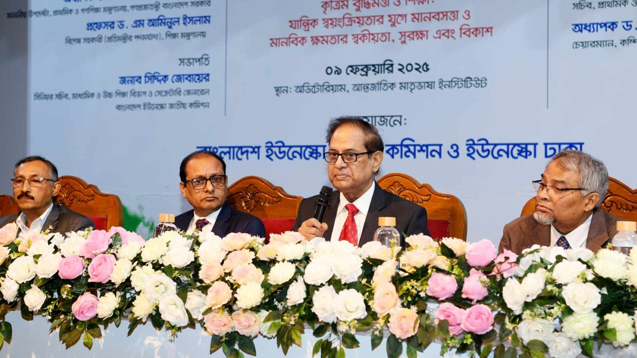 অনার্স কোর্স হচ্ছে তিন বছর মেয়াদি