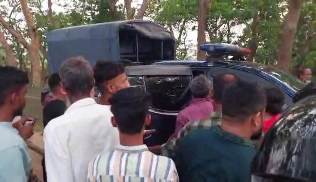 পুলিশকে মারধর করে আ. লীগ ক্যাডারকে ছিনতাই