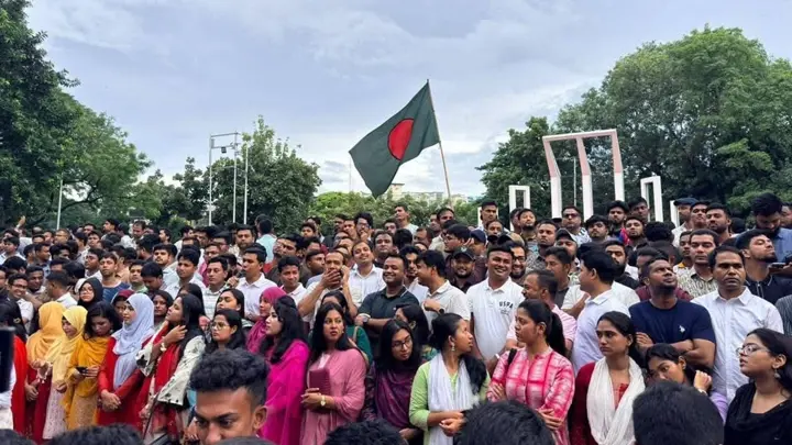 দেশকে অস্থিতিশীল করার প্রতিবাদে ছাত্রদলের বিক্ষোভ