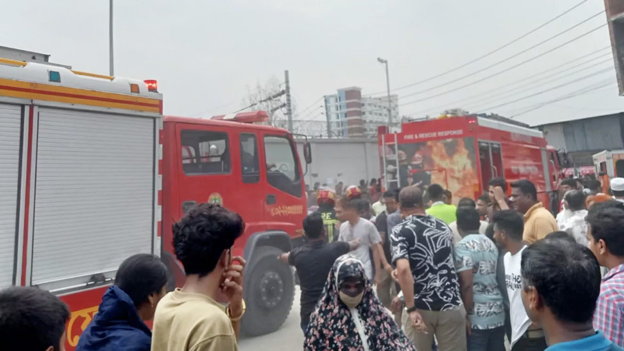 বিমান বিধ্বস্ত, ৪ জনকে হেলিকপ্টারে নেওয়া হলো সিএমএইচে