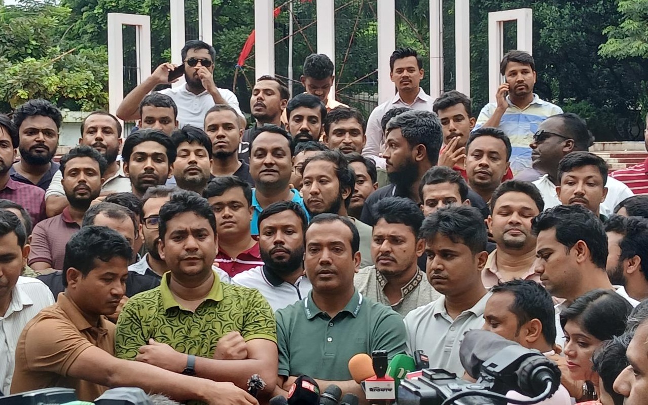 একই দিনে শহীদ মিনারে সমাবেশ করতে চায় এনসিপি-ছাত্রদল
