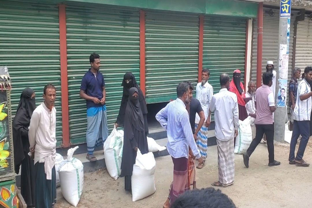 দৌলতখানে জেলেদের জন্য বরাদ্দকৃত ৮০ কেজি চালে ৩০ কেজিই কম