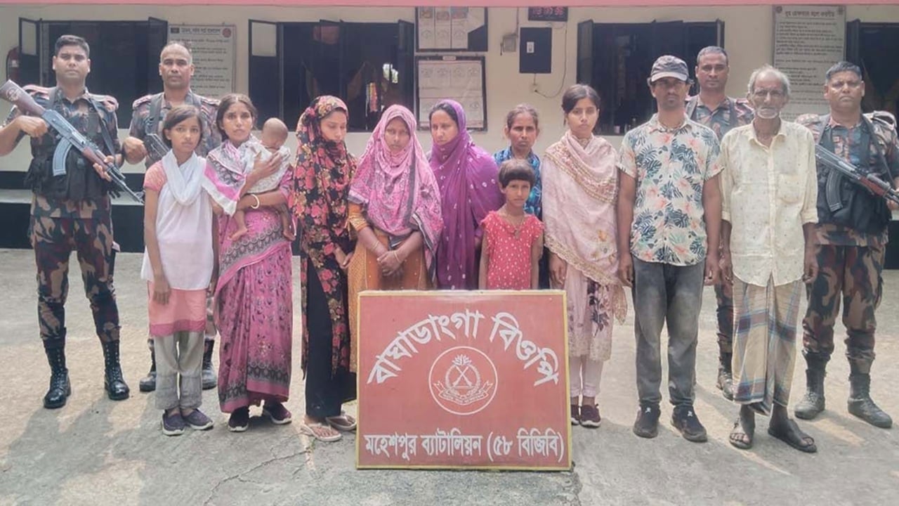 মহেশপুর সীমান্তে নারী-পুরুষ ও শিশুসহ ১১ বাংলাদেশি আটক