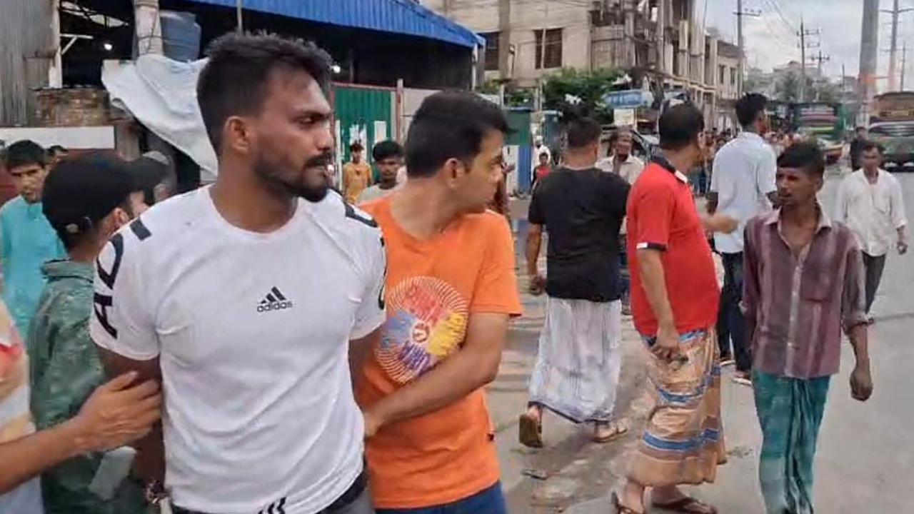 আ.লীগের প্রতিষ্ঠাবার্ষিকীর কেক কাটার সময় গ্রেপ্তার ২