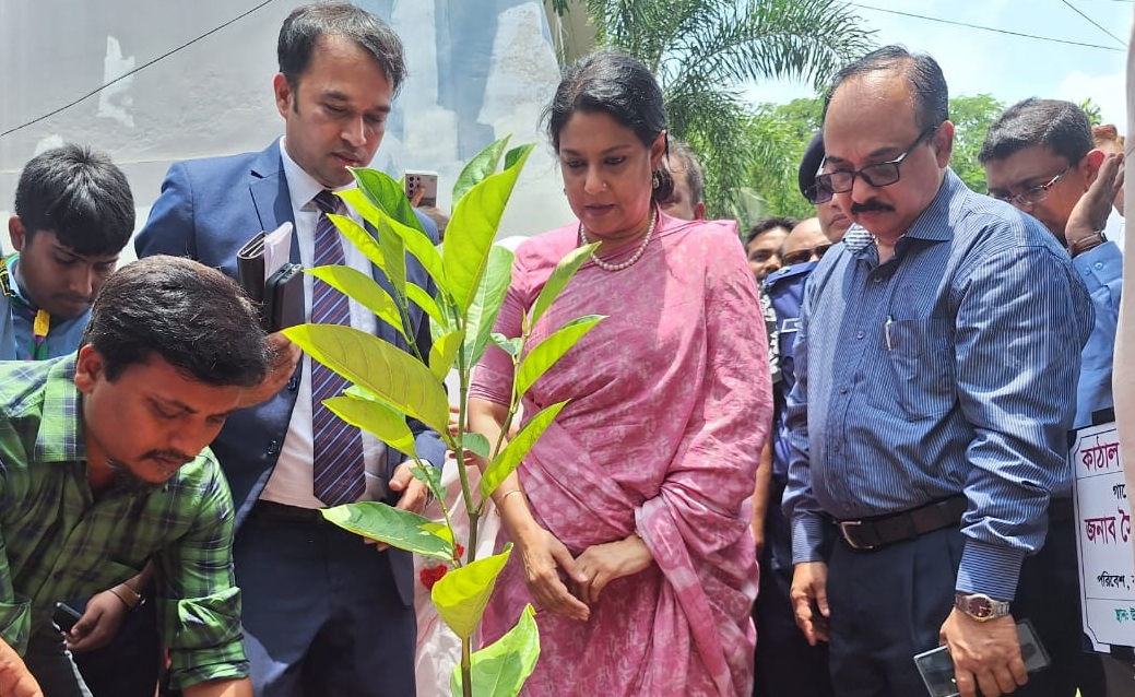 জনগণকে গাছ লাগানোর আহ্বান পরিবেশ উপদেষ্টার