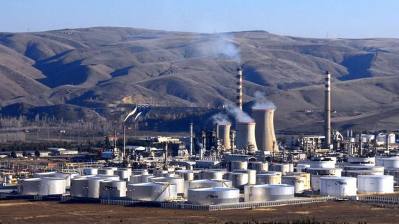 ২ মাসের মধ্যে তেল শোধনাগার পূর্ণ সচল করতে চায় ইরান