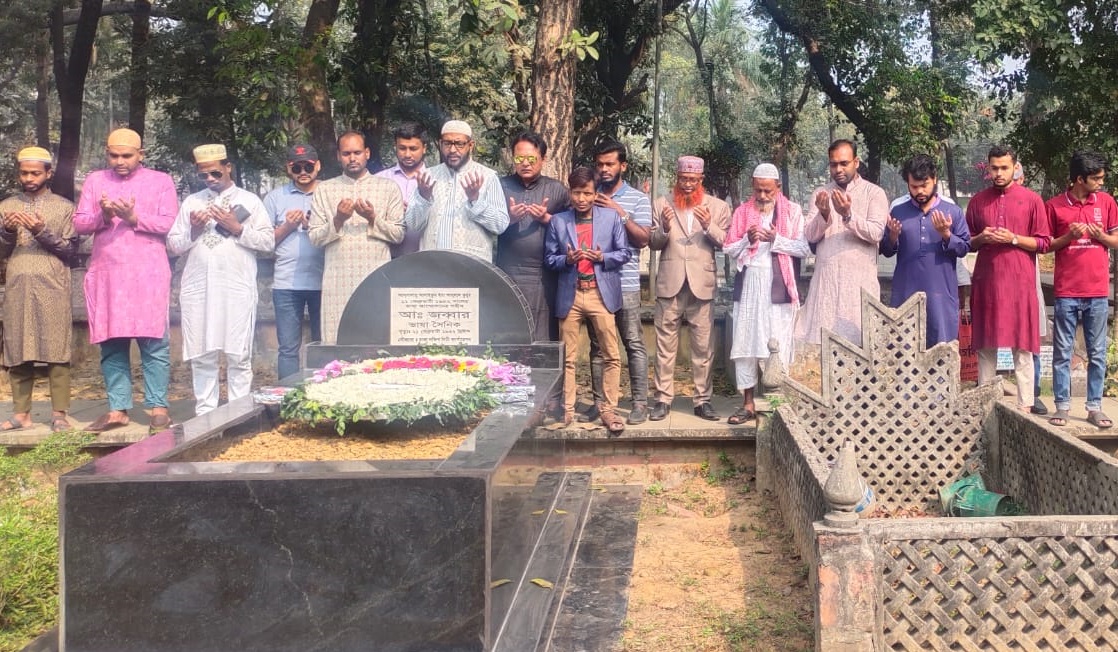 ইট-পাথরের মিনারে নয়, শহীদদের সমাধীতে রাষ্ট্রীয়ভাবে সম্মান জানাতে হবে