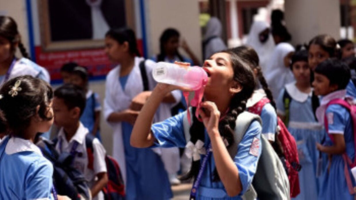 তাপপ্রবাহের মধ্যে শ্রেণিকক্ষে অসুস্থ হয়ে পড়ছে শিশু শিক্ষার্থীরা