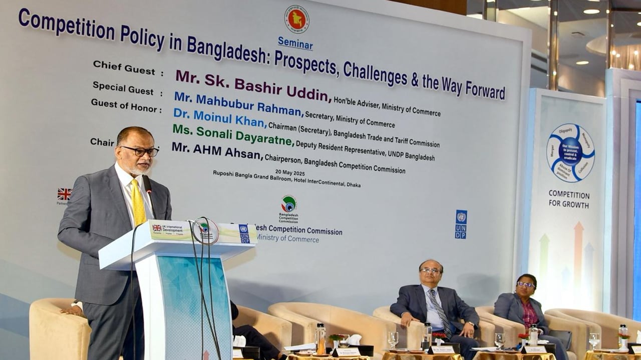 ১৫ বছরে দেশের প্রতিষ্ঠানগুলোর ভিত্তি নষ্ট করা হয়েছে: বাণিজ্য উপদেষ্টা