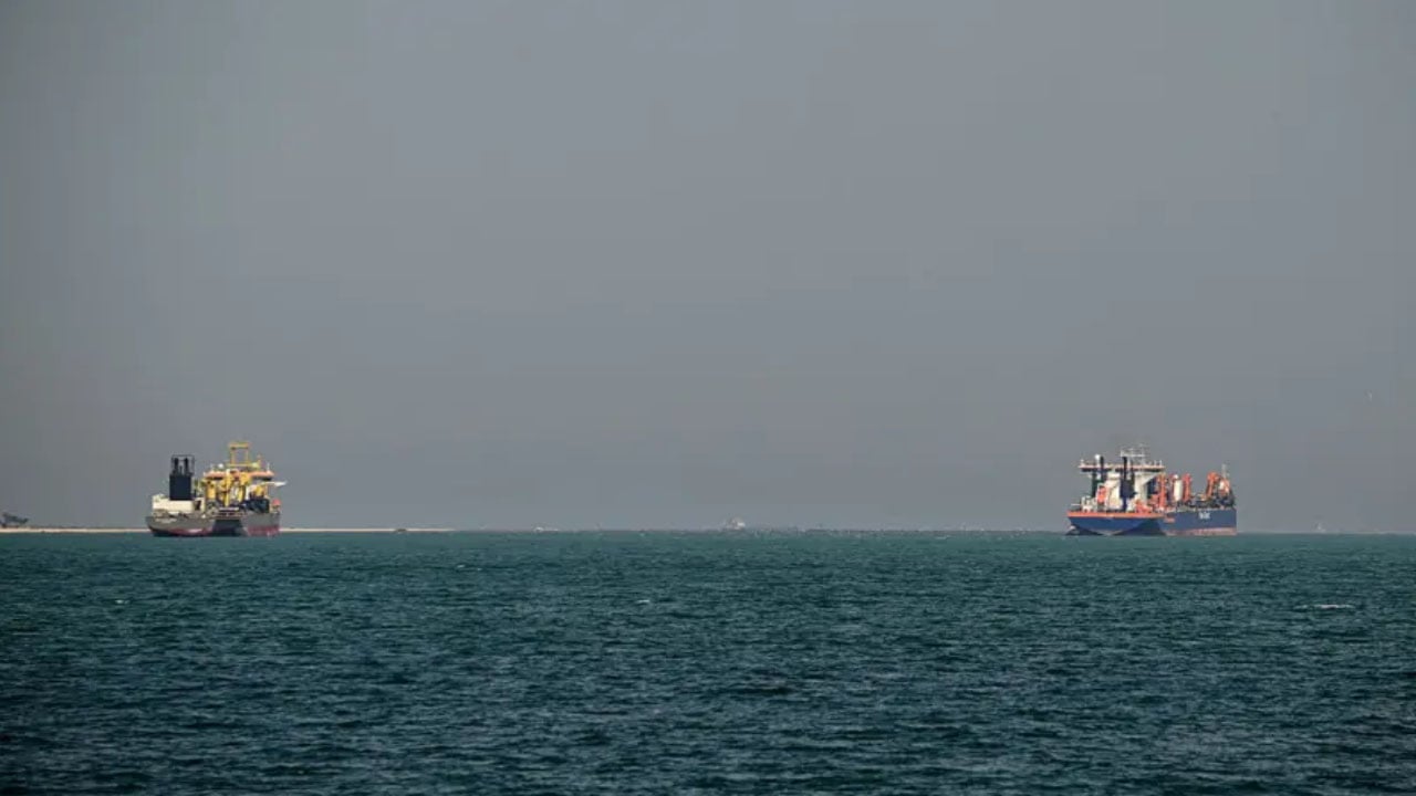 হরমুজ প্রণালি অতিক্রম করল দুটি চীনা ট্যাংকার