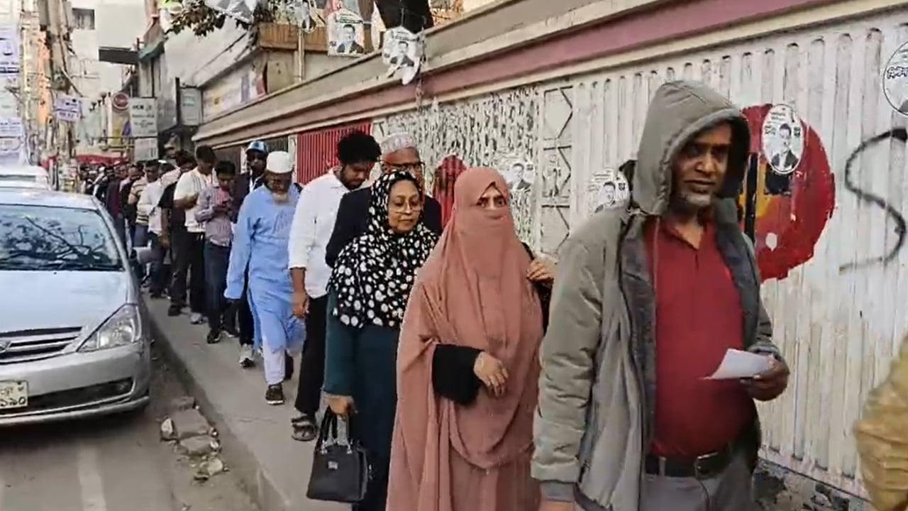 ঢাকা-১৫ আসনে প্রথম এক ঘণ্টায় ভোট পড়েছে ৫ শতাংশ