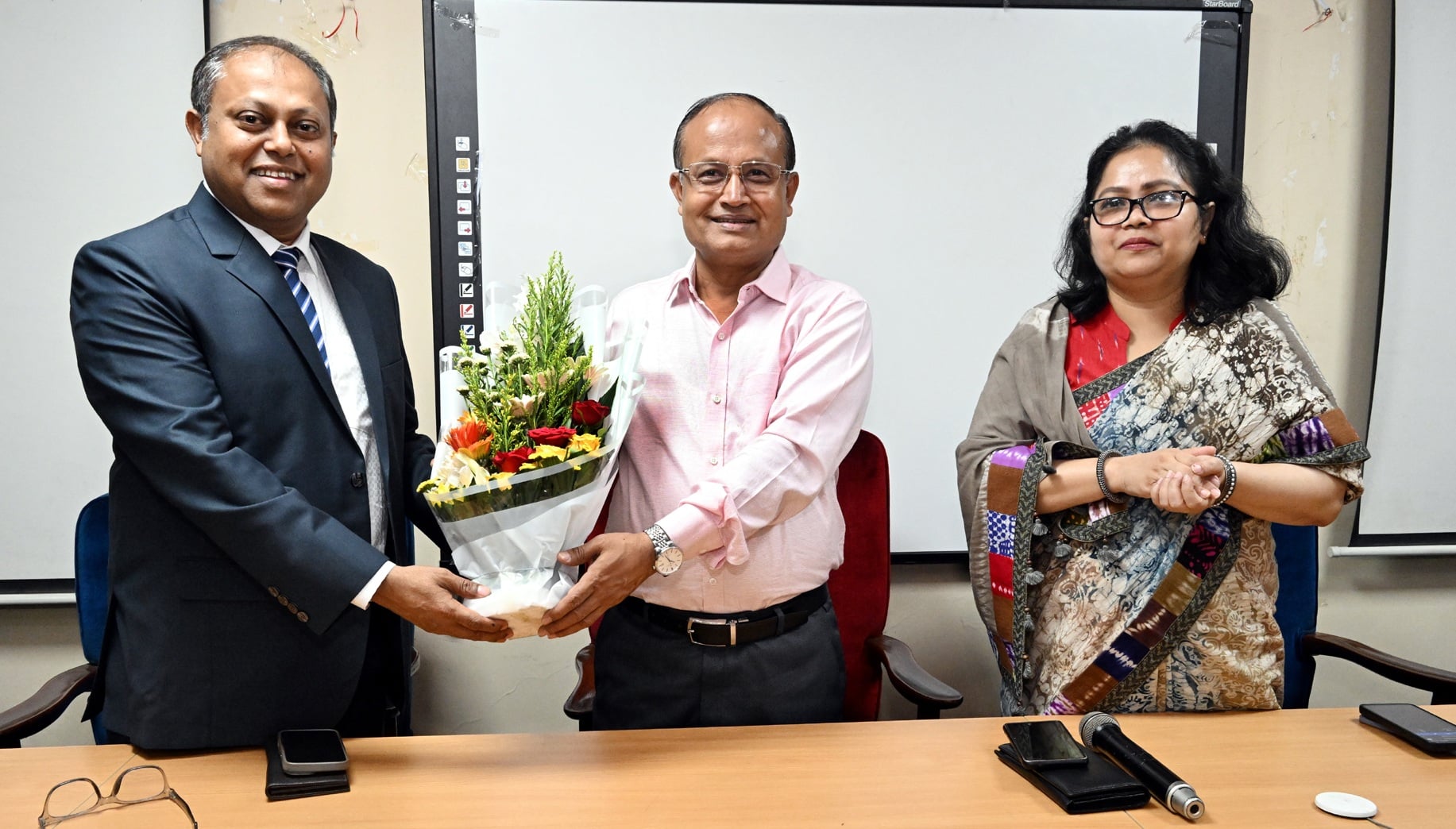 ঢাবির নতুন প্রো-ভাইস চ্যান্সেলর হিসেবে অধ্যাপক ড. আবদুস সালামের যোগদান