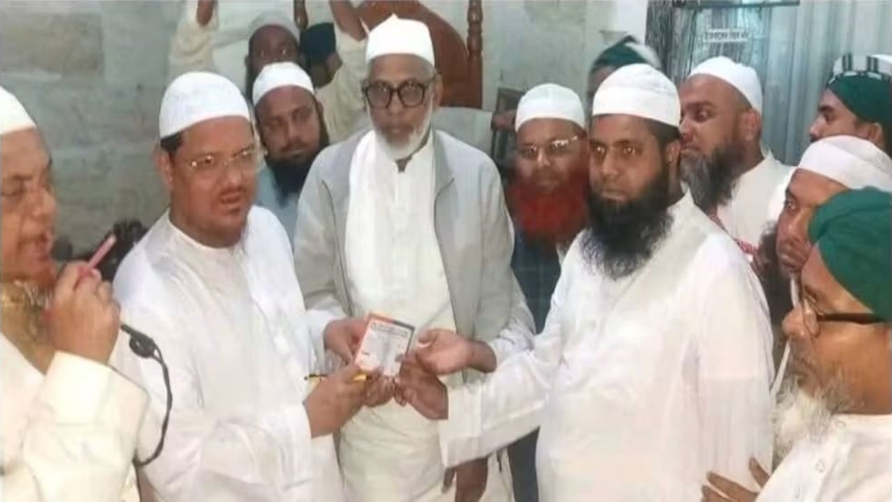 মনোনয়ন না পেয়ে কৃষক দলের কেন্দ্রীয় নেতার ইসলামী আন্দোলনে যোগদান