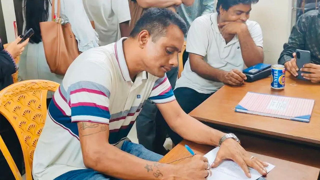 মুচলেকা দিয়ে ছাড়া পেলেন ছাত্রীদের গোপনে ছবি তোলা যুবদল নেতা