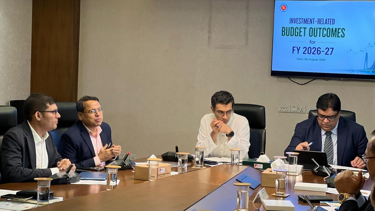 নিয়ন্ত্রণ শিথিল ও বিনিয়োগবান্ধব নীতি চলমান বাজেটের মূল বৈশিষ্ট্য