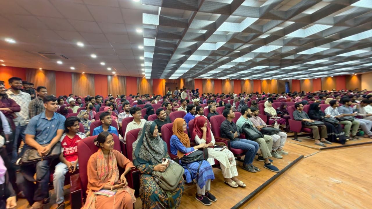 পর্দা নামল জকসুর আন্তর্জাতিক শিক্ষা মেলার